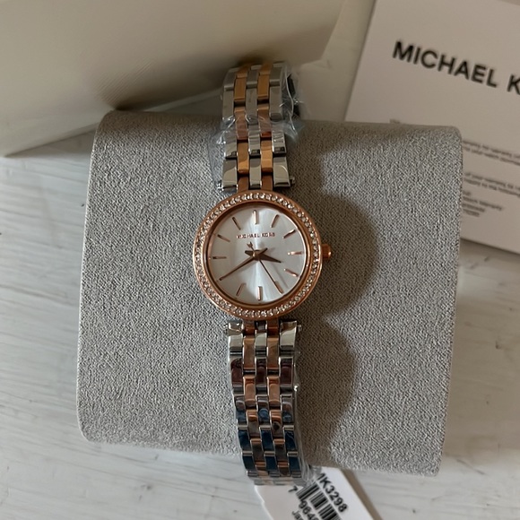 ✨NWT Michael Kors Watch✨ - Picture 4 of 6